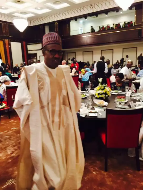 Good!! President M. Buhari Abandons Lunch For Mosque [See Photos]